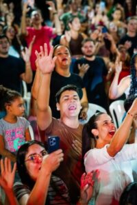 Louvor Jovem marca o retorno com noite profética na Praça da Catedral