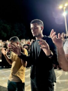 Centenas de jovens participaram da noite de oração no Louvor Jovem em Balsas