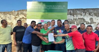 Prefeita Fechinha assina ordem de serviço para reforma do Estádio Municipal em Central do Maranhão