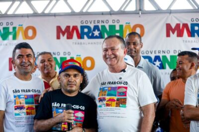 Ao lado do líder político Adelbarto Santos e do prefeito Francisco do Posto, governador Carlos Brandão anuncia obras para São Francisco do Maranhão