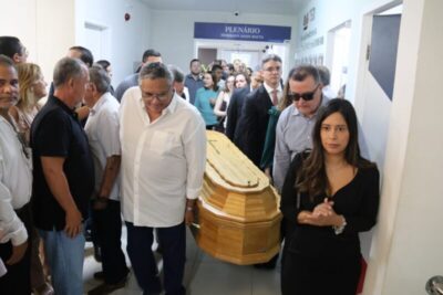 Familiares, advocacia, amigos e autoridades políticas prestam homenagens a Mário Macieira