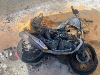 Moto pega fogo e duas pessoas morrem em acidente na BR-135