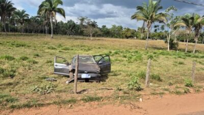 Três suspeitos são presos após capotarem carro roubado durante perseguição em Imperatriz