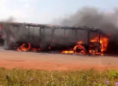 Ônibus pega fogo e fica totalmente destruído na zona rural de São Luís