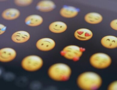 Pedófilos usam emojis inofensivos para disfarçar crimes contra crianças na internet