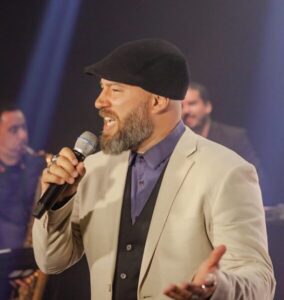 Villa do Vinho Bistrô celebra 12 anos com show de Sampél e Rodízio de Vinhos
