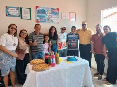 Esposa do Presidente da Câmara Municipal de Araioses Ana Rita e os Amigos Solidários faz surpresa para prof. Carlos Vagno.