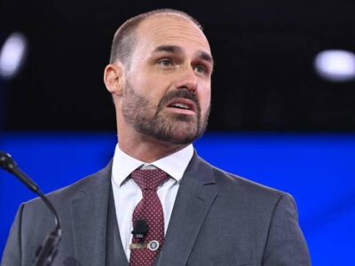 Eduardo Bolsonaro pede para exercer mandato da Câmara a distância nos EUA