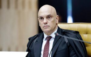 Ministros recusam assinar carta de apoio a Moraes e jantar de Lula revela racha no STF.