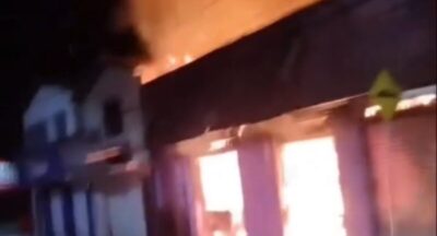 Incêndio destrói loja do 20 em São Mateus