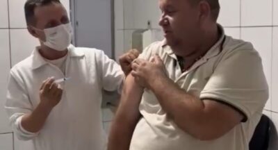 Primeiro-damo de Pedreiras dá exemplo e se vacina contra a gripe