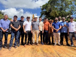 Em Pinheiro, Prefeito André RalpNet acompanha serviços de recuperação da estrada que liga Pacas a Vitória dos Bragas