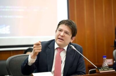 AGORA! Morre Miguel Uribe, pré-candidato à presidência da Colômbia baleado durante discurso.