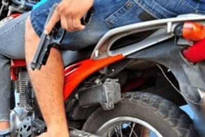 Assaltante devolve motocicleta e chora após roubo em Pedreiras
