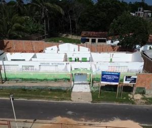 Prefeito de Apicum-Açu Jadeco, anuncia reconstrução da Escola Tibúrcio Pereira no Povoado Turirana