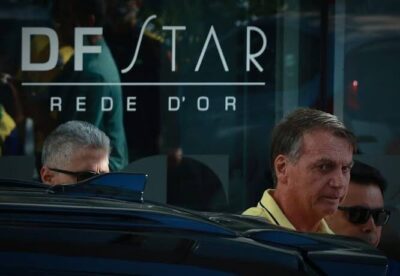 Bolsonaro vai a hospital em Brasília para exames após crises de soluços e falta de ar