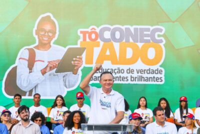 Tô conectado: Brandão entrega cerca 250 mil tablets a estudantes da rede pública estadual