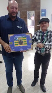 Visita e Entrega de Encomenda: Carlos Oliveira Cumpre Promessa ao Prefeito Altran Avelar