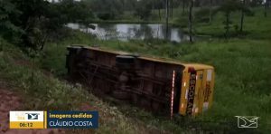 Dois adolescentes morrem em acidente entre moto e ônibus escolar em Bacabal