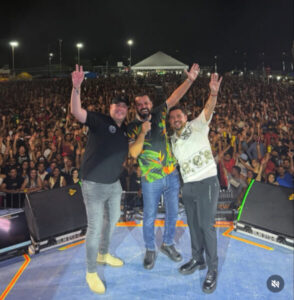 Depois de “chorar” em Brasília alegando falta de recursos para manter hospital, prefeito de Penalva realiza grande show