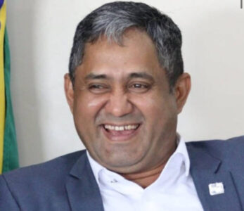 Prefeito do Maranhão que culpou “tarifaço de Trump” para não pagar professores compra 46 km de cabos e itens supérfluos com sobrepreço