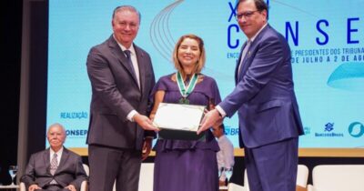 Iracema Vale é homenageada pelo Poder Judiciário com a Medalha de Mérito do Consepre