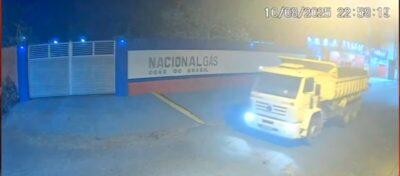 Caminhão caçamba de vereador é furtado em posto de combustível em Pedreiras