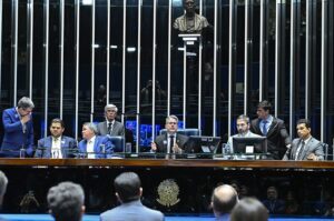 Senado aprova projeto para proteger crianças e adolescentes em ambientes digitais