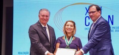 Iracema Vale é homenageada pelo Poder Judiciário com a Medalha de Mérito do Consepre