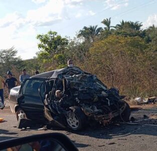 Três pessoas da mesma família morrem em acidente entre carro e caminhão na BR-222 em Itapecuru-Mirim