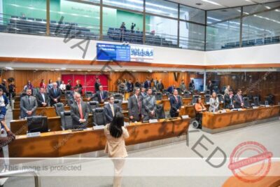 Assembleia Legislativa faz um minuto de silêncio em memória de servidores e de vítimas de acidente aéreo