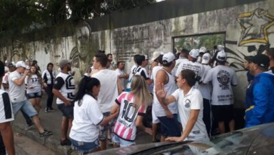 Invasão ao CT do Santos teve portão quebrado, cobrança a Neymar e ameaças