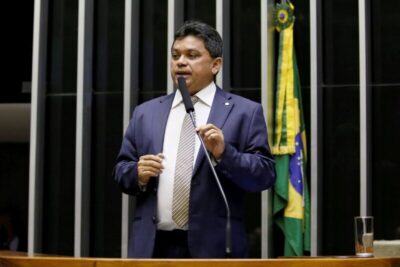“Crime de lesa-pátria merece punição exemplar ”, diz deputado ao apresentar PL com penas de até 12 anos de prisão