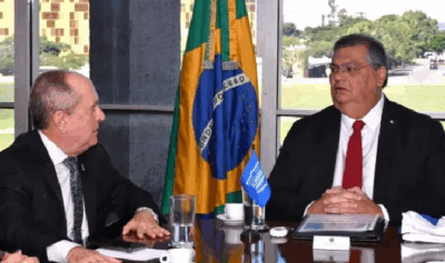 Flávio Dino interrompe campanha no Senado para o STF e retorna ao MA