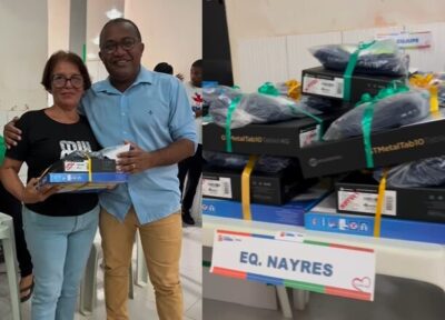 Prefeito Nivaldo Araújo entrega tablets a agentes comunitários de saúde e de endemias de Alcântara