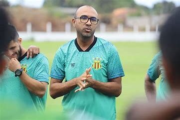 Sampaio Corrêa Anuncia Saída do Técnico Felipe Surian