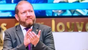 Deputado humilha Othelino na Assembleia ao falar de familiares na política