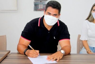 Prefeito Calvet Filho assina novo decreto para evitar alta nos casos de Covid-19