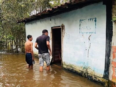 Prefeito de Presidente Juscelino visita pessoas desabrigadas pela fortes chuvas