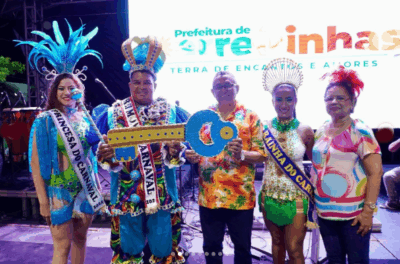 Prefeito Dr. Amilcar Rocha, faz entrega das chaves da cidade para o Rei e Rainha Momo