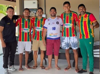 Prefeito Raimundo Lídio, recebe os jogadores e o treinador de beach soccer do Sampaio Corrêa