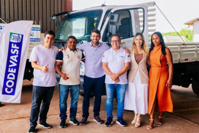 Pedro Lucas entrega caminhões nos municípios de Jatobá e Mata Roma