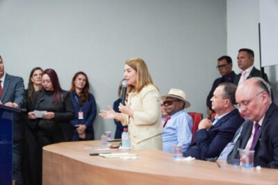 Iracema Vale participa de solenidade de posse de professores da Uema