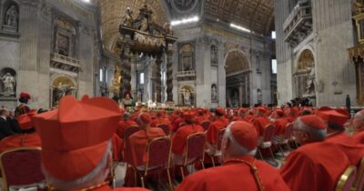 Entenda o conclave, ritual de escolha do novo papa no Vaticano