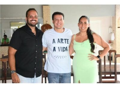 O articulador político Hugo Moura promoveu um café da manhã em sua RESIDÊNCIA , onde recebeu o vice-governador Felipe Camarão e a dep Solange