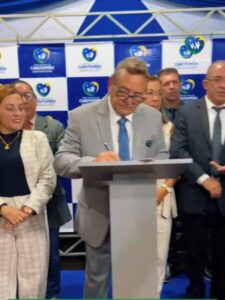 Vídeo  com foco no Desenvolvimento Econômico: Amin Quemel assina ordem de serviços para a construção da Caixa Econômica Federal em Carutapera.