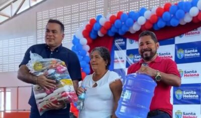 Prefeito Joãozinho Pavão Distribui Cestas, Água Mineral e Peixes para famílias carentes de Santa Helena