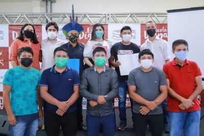 Seduc promove formação para gestores e entrega material pedagógico a escolas indígenas