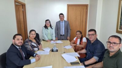 SMTT se compromete em regularizar emissão de carteira estudantil