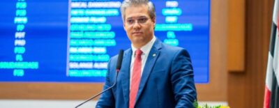 Evangelista destaca importância de programa que distribui tablets a estudantes